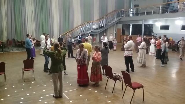 Гармошка на Хороводно-танцевальной вечерке в Екатеринбурге смотреть онлайн