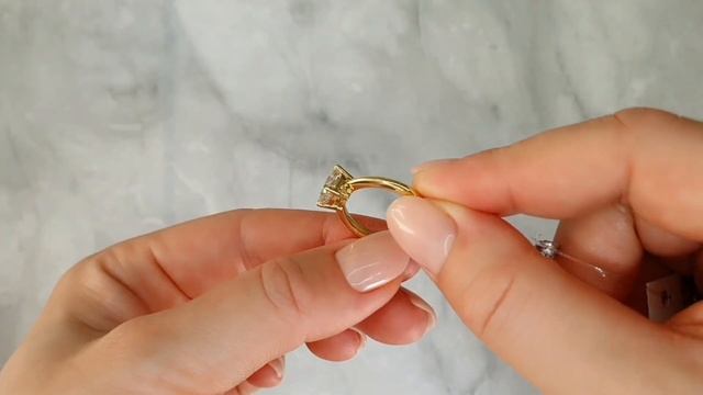 Кольцо с выращенным бриллиантом 1.960 ct смотреть онлайн