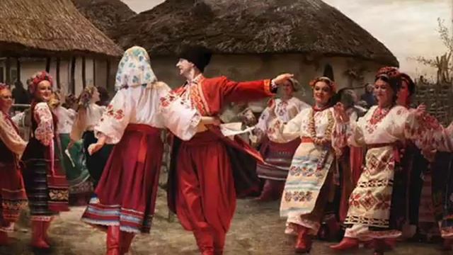Русские народные песни - Выйду на улицу, гляну на село смотреть онлайн