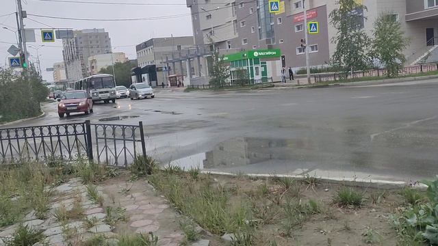 Похолодало в Якутске + 17°C Облачно Дожди. Утро 11 августа. ул.Октябрьская, ул. Пояркова. смотреть онлайн