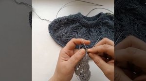 Круглая кокетка спицами сверху. Простой узор .  Расчет петель для кокетки.