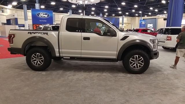Silver 2017 Ford Raptor Extra Cab @ the 2016 MIAS смотреть онлайн