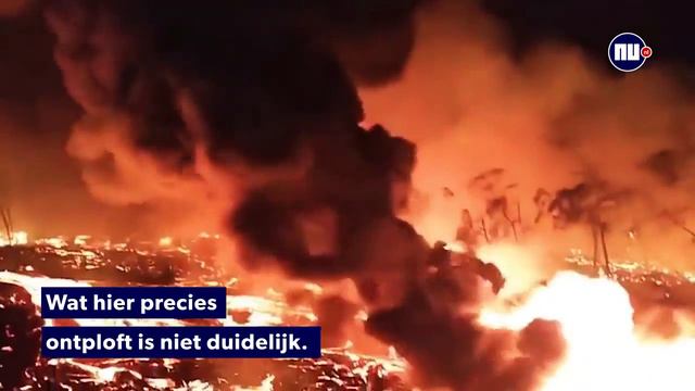 МУЖЩИНА СНИМАЕТ КАК ГАВАЙСКАЯ ЛАВА ОПАСНО БЛИЗКО ПРИБЛИЖАЕТСЯ К ЕГО ДОМУ!!! смотреть онлайн