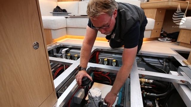 Oyster 595 - Under the floor смотреть онлайн