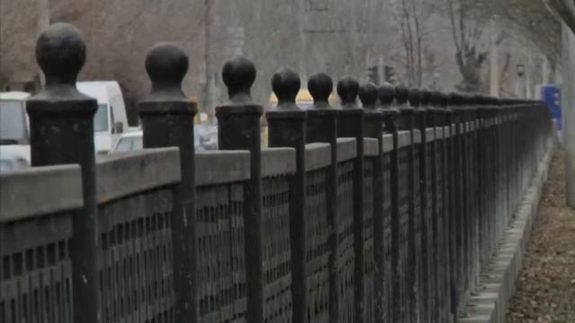 В Волгограде на проспекте Ленина начали монтировать новое ограждение смотреть онлайн