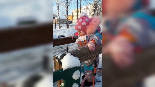 Рождественская прогулка с детьми по городу. Детские площадки в Кудымкаре. смотреть онлайн