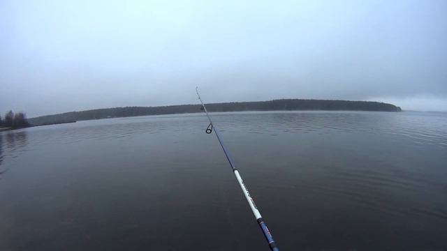 Рыбалка. Окунь с Берега на Спиннинг в черте города. смотреть онлайн