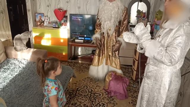 Поздравления семей участников СВО волонтёрами и молодёжными организациями. смотреть онлайн