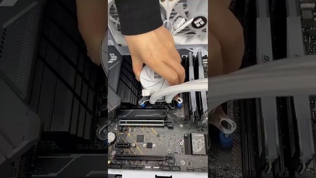 White And Black Theme Gaming PC Build with i7 12700F and RTX 3060Ti смотреть онлайн