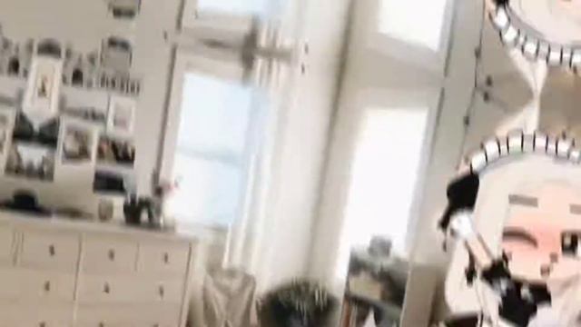 Меме : {🖕🏽} Судь тренда показать себя в костюме горничной {🖕🏽}