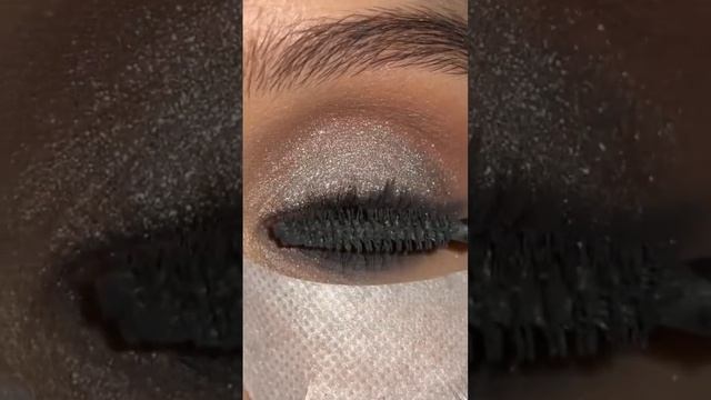 Серая тушь - лучшее изобретение человечества #shorts #fashion #лайфхаки смотреть онлайн