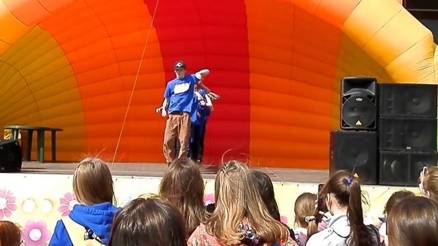 Студия танца Funky people - выступление в стиле танца локинг смотреть онлайн