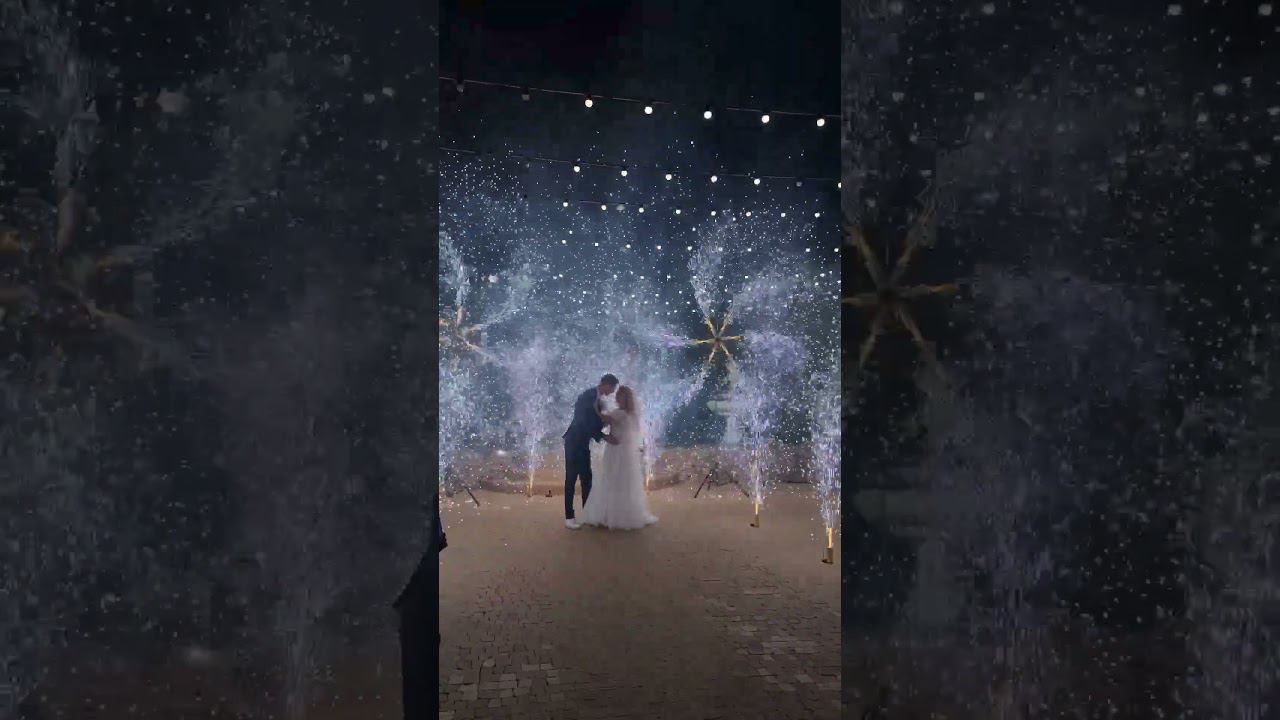 Пошаговая дорожка из холодных фонтанов, вспышки , вертушки на свадьбу, Шодо 28.08.24 смотреть онлайн