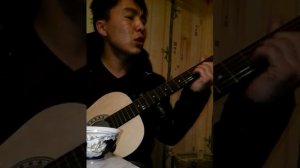 Казах поёт на гитаре от души 2016))