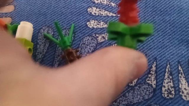 делаем не большой сад с растениями(LEGO)[строительство] смотреть онлайн