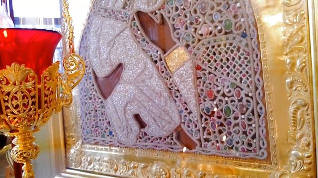 Старинная вышитая Владимирская икона Божьей Матери. Сажение по бели.