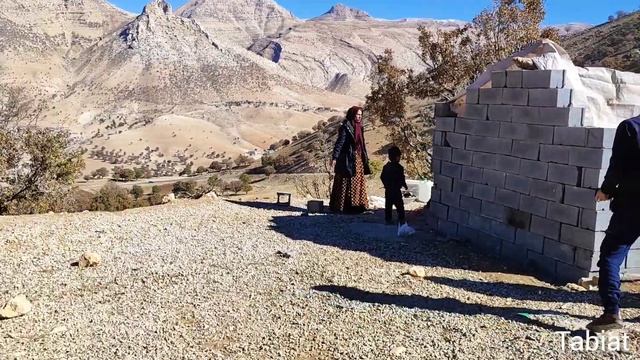 Village Harmony: Repairing A Hut Roof And Overcoming Disturbances In Nomadic Life ?️