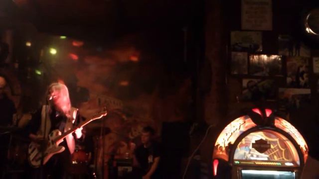 Аттракцион Воронова - cover - ''Запущенный сад'' (Live in NIGHT TRAIN) смотреть онлайн