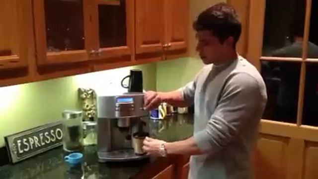 Delonghi Magnifica Espresso Machine смотреть онлайн