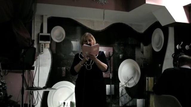 15 .01. 23 Анна Бовт читает стих А.Бук "Течет река"(пер А. Бовт) смотреть онлайн