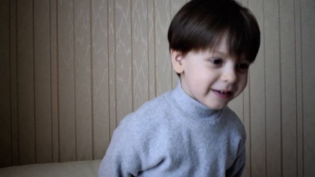 Юра Смутин 4 года Стих - Мир очень нужен и взрослым и детям смотреть онлайн