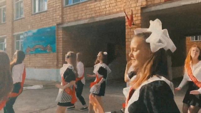 ФЛЕШМОБ на ПОСЛЕДНИЙ ЗВОНОК во время КАРАНТИНА / Выпуск 2020 / г.Дивногорск смотреть онлайн