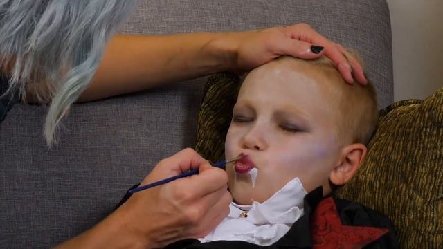 Kid Vampire Makeup Tutorial смотреть онлайн