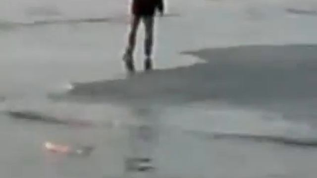 Долб на льдине.flv смотреть онлайн