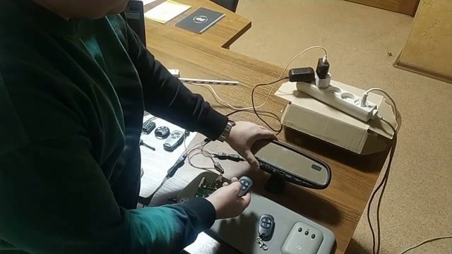 Универсальный ретранслятор радиосигнала Homelink для любых автомобилей смотреть онлайн