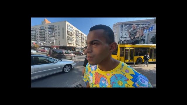 Денчик рассказывает где он питается