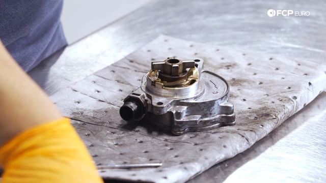 Volvo XC70 Vacuum Pump Seal Replacement DIY (2008-2016 Volvo P3 S60, XC60, V70, V60, S80) смотреть онлайн