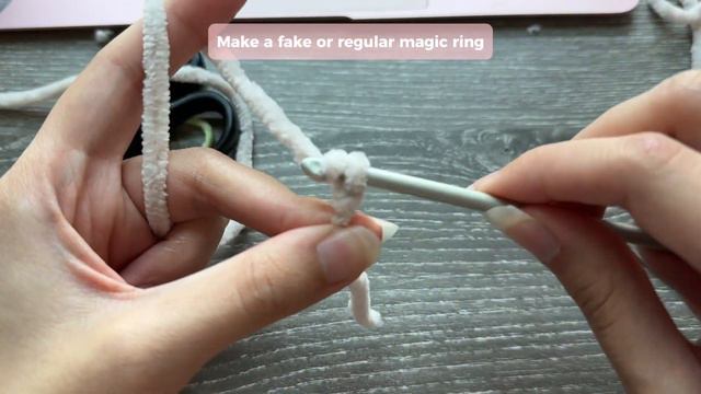 how to crochet cute bunnies holding tulip/love letter | tutorial (no magic ring!) + free pattern смотреть онлайн