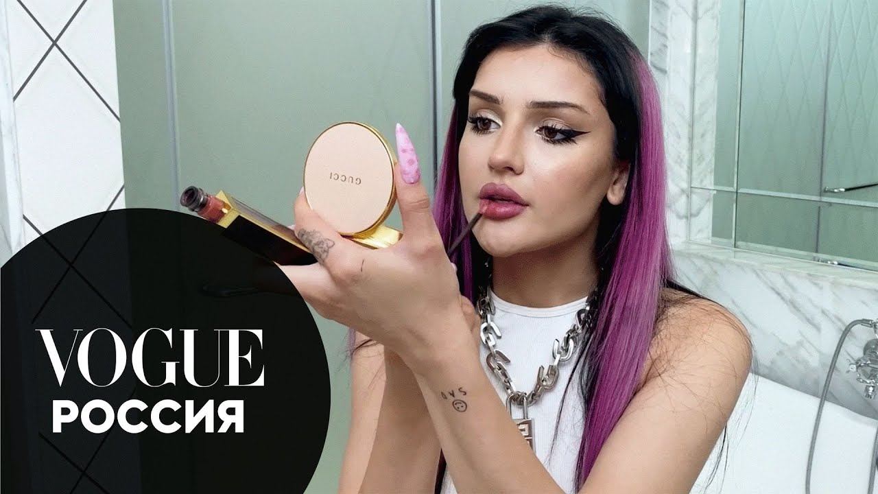 Дина Саева показывает макияж с акцентом на глаза | Vogue Россия смотреть онлайн