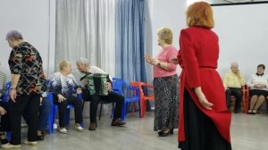 240128 Песня не понял какая под гармонь Орловские жители поют танцуют гармошка танец горпарк г Орел
