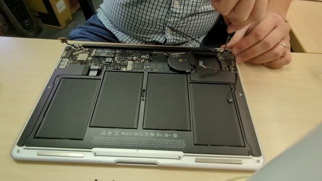 Apple MacBook Air (13-inch, 2017) Screen replacement смотреть онлайн