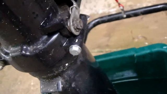Nissan, Tohatsu, Mercury 4 HP Outboard Starting After Several Years and Lower Unit Oil Change смотреть онлайн