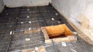 Заливаем бетоном пол в гараже vid-1