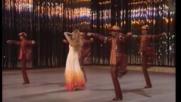 Dalida - `` Laissez Moi Danser `` Monday Tuesday...