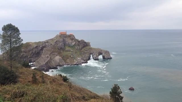One of the most beautiful place in North Spain Gaztelugatxe смотреть онлайн