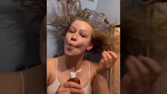 Юлия Пересильд показала, как мыла голову в космосе! смотреть онлайн