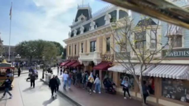 Disneyland California - LIVE смотреть онлайн