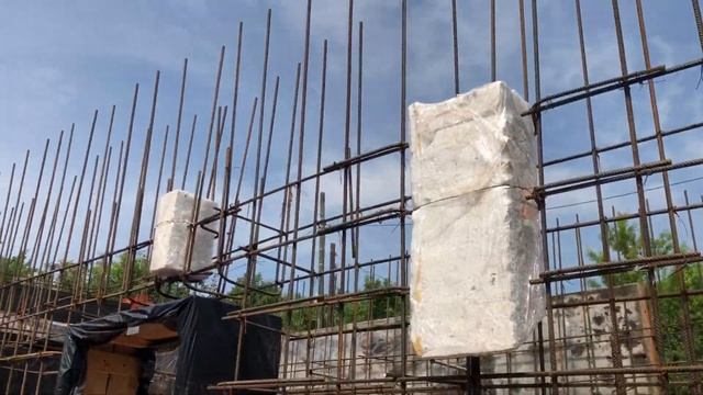 Видео №5. Дом в стиле конструктивизм. Опалубочные работы по стенам подвала. смотреть онлайн