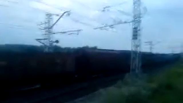 Электровозы ВЛ10У-395 и ВЛ10У-463 с грузовым поездом смотреть онлайн