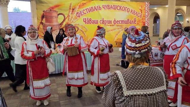Посудная лавка и прогулка по городу.