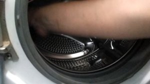 Клинит барабан в стиральной машине LG.
