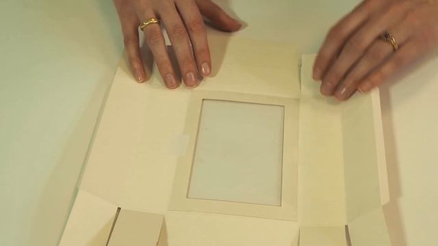 Сборка крышки с приклеиванием окошка смотреть онлайн