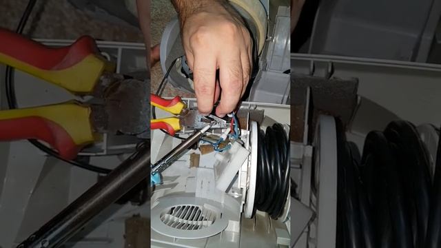 How to open Vacuum Cleaner and replace its fuse! смотреть онлайн
