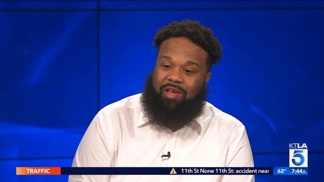 Rising Country Star Blanco Brown Teaches Sam the "Git Up" Dance смотреть онлайн