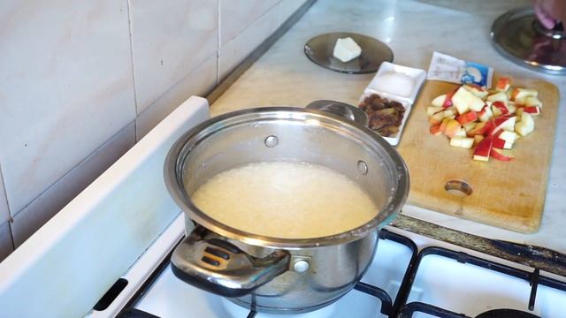 Рисовая Каша с изюмом и яблоками - ВКУСНЯША | Rice porridge Healthy breakfast for children. смотреть онлайн