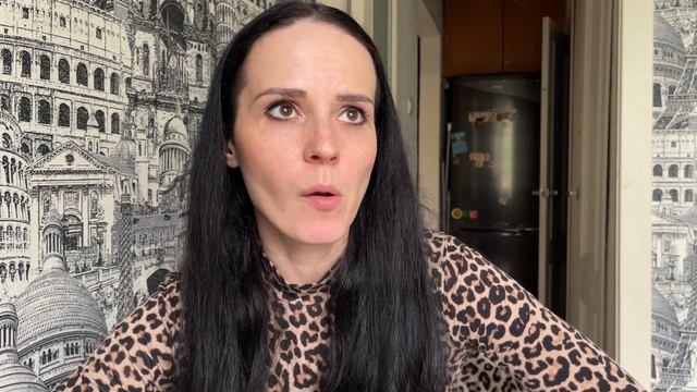 Мне платят за то что я толкаю других в попу смотреть онлайн